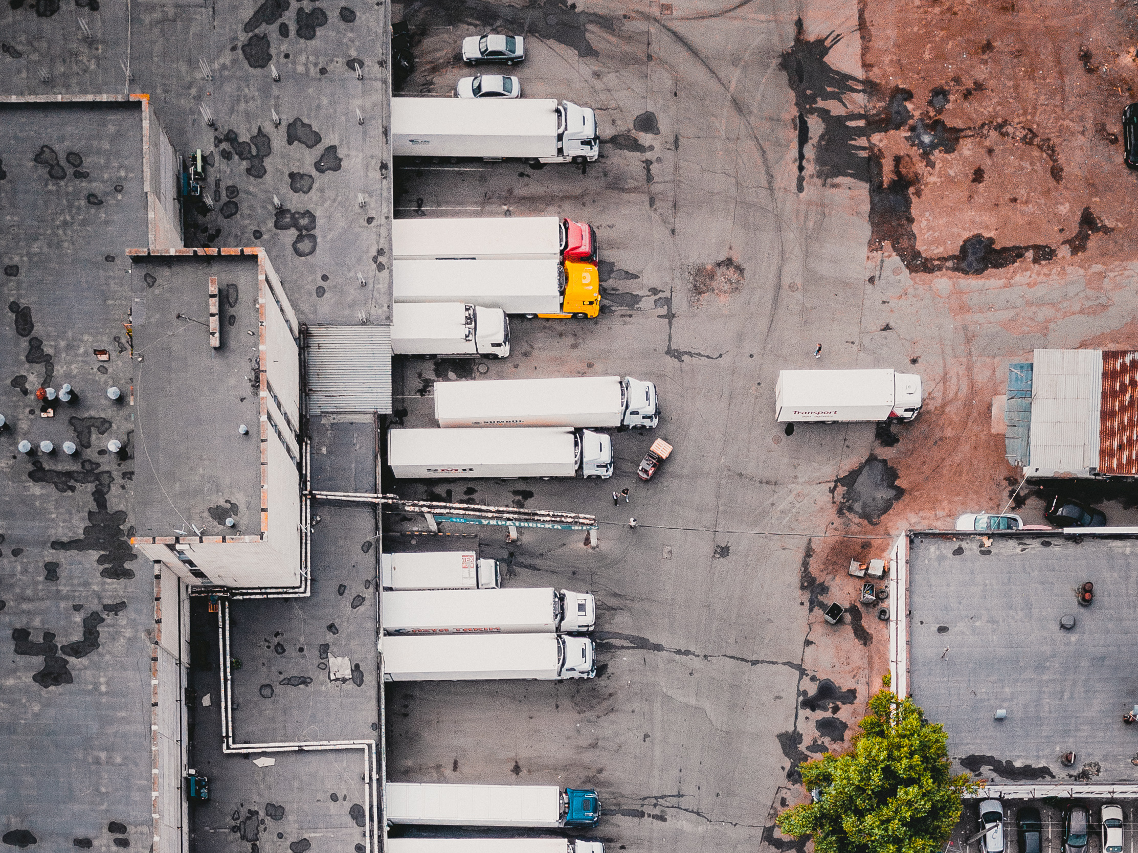 An overhead photo of a warehouse with trucks backed up to the dock